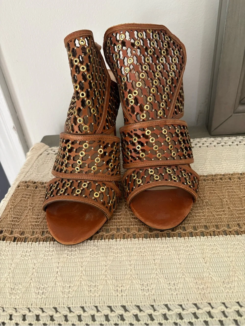 Vince Camuto Kortina Cognac Leather Cutout Studded Heels Size 10M